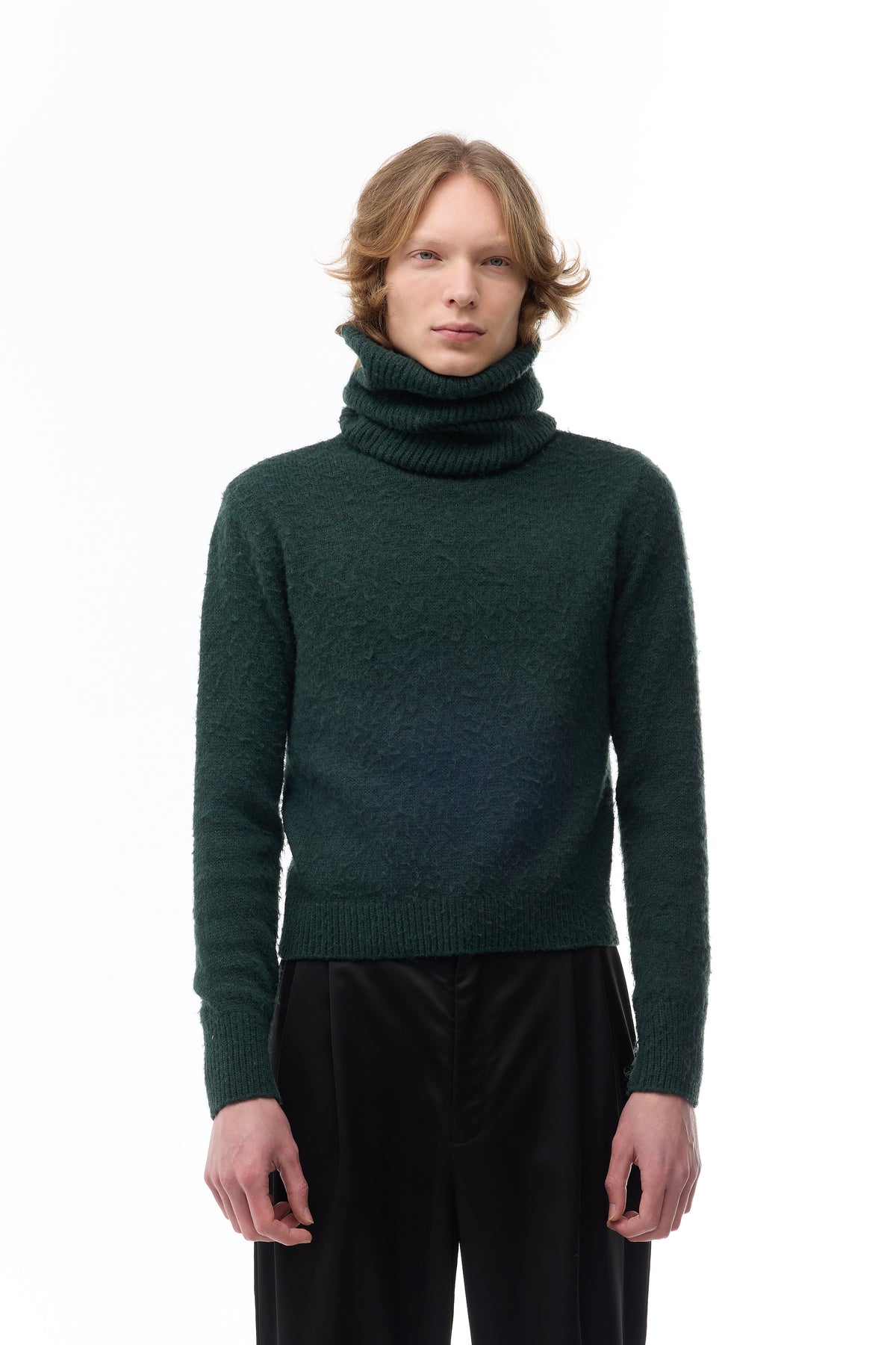 Green Fitted Turtleneck Sweater in Cashmere in dark green — front view