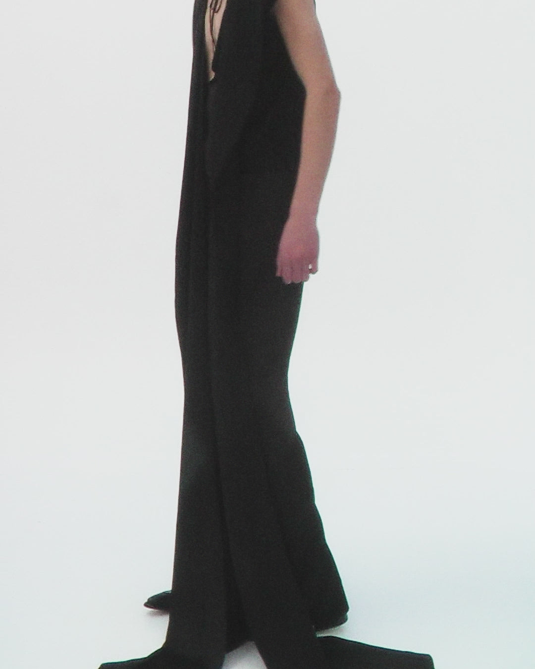 BLACK SLEEVELESS BLOUSE IN SILK
